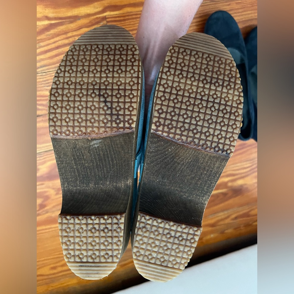 Blue suede clogs - Picture 3 of 3